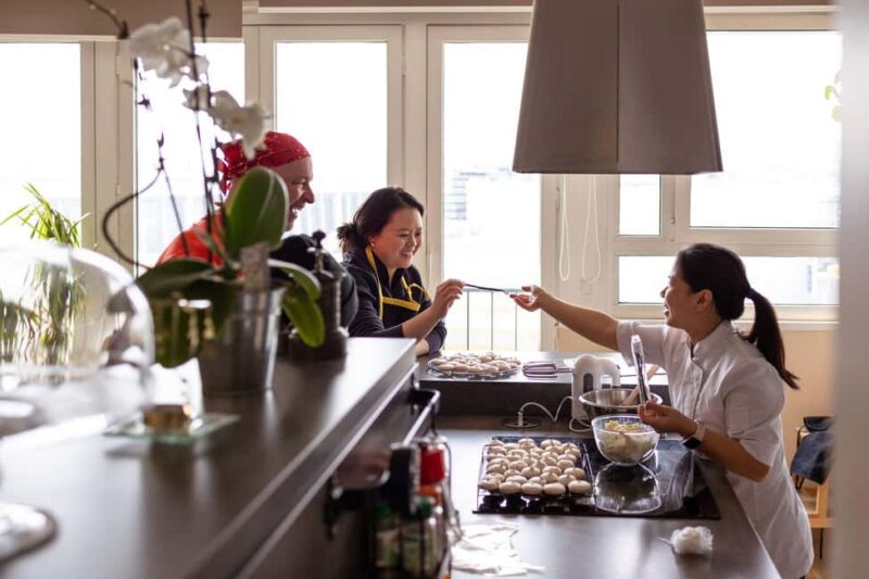 Paris: Macarons class in a parisian home - Key Points