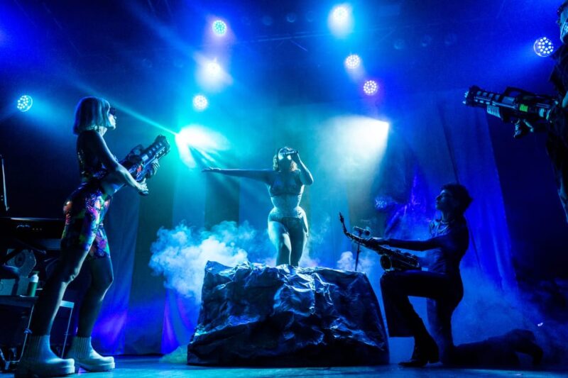 Paris: Madame Arthur Cabaret Show Ticket - Insights from Reviews: Highlights and Limitations