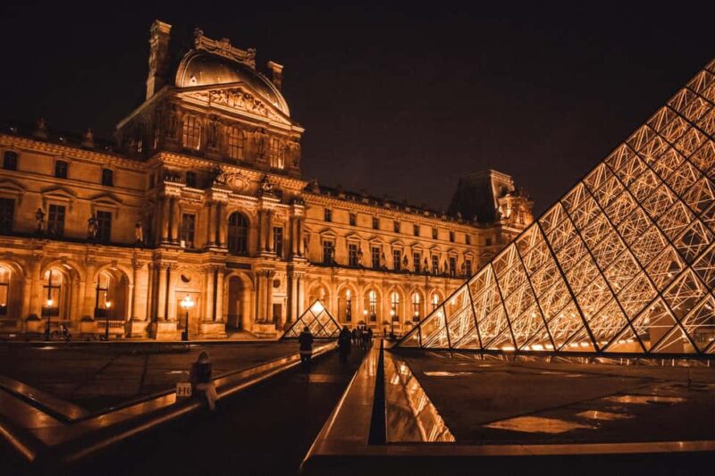 Paris: Mona Lisa and Louvre Highlights Tour SEMI PRIVATE - A Deeper Dive into the Mona Lisa and Louvre Highlights Tour