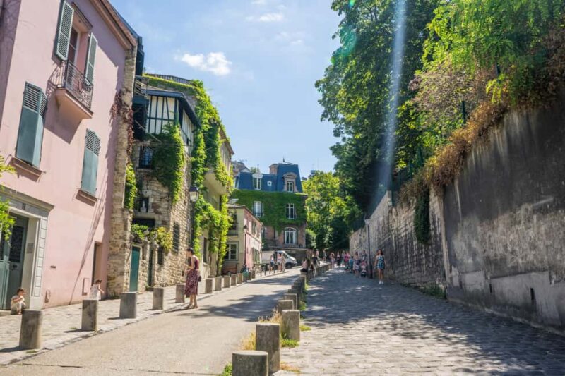 Paris Montmartre: 2-Hour City Tour in German - Hidden Corners and Less-Known Spots