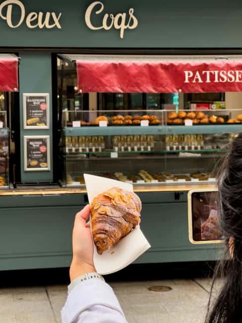 Paris: Montmartre Bakery and Pastry Food Tour with Tastings - Visiting Historic Boulangeries and Chocolatiers