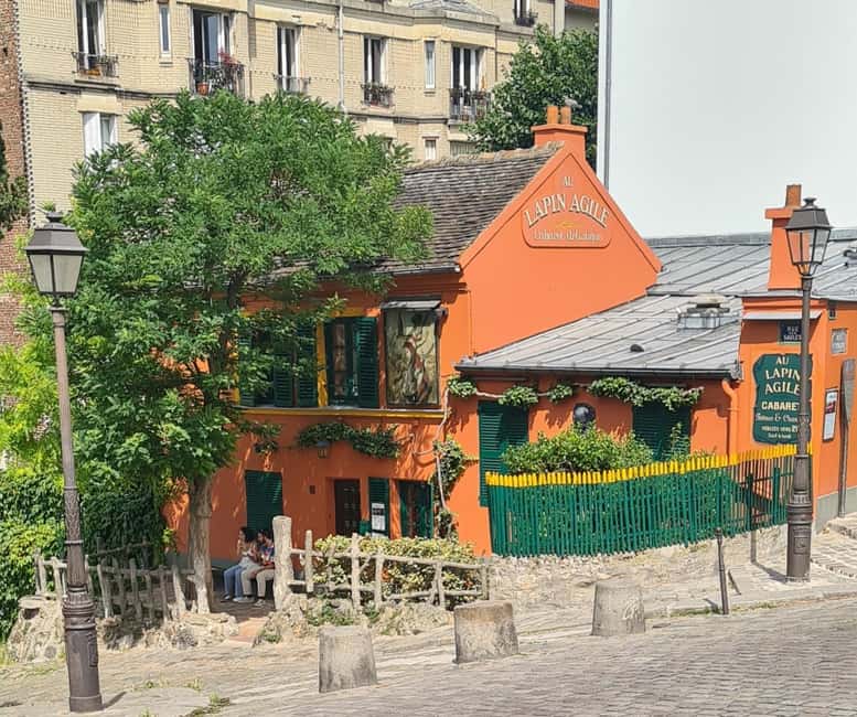 Paris: Montmartre Drawing tour with a local artist - Exploring Montmartre’s Famous Sites and Hidden Corners