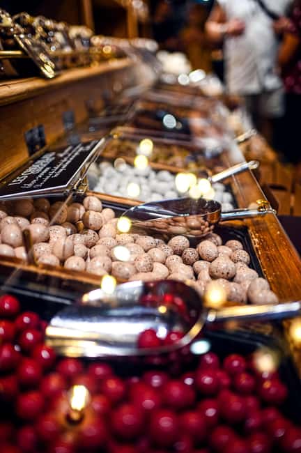 Paris: Montmartre Food Tour with 8+ Food Tastings & Wines - Overall Value and Experience