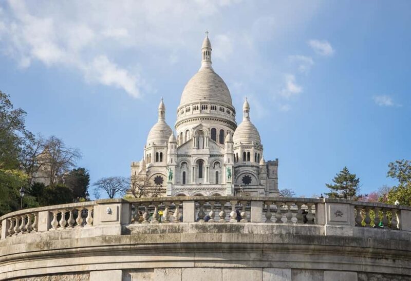 Paris: Montmartre Guided Walking Tour and Seine River Cruise - Discover the Artistic Charm of Montmartre with a Guided Walking Tour