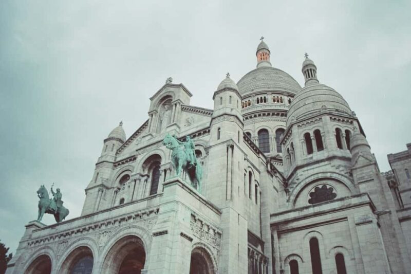 Paris: Montmartre Guided Walking Tour with Food Tasting - Key Points