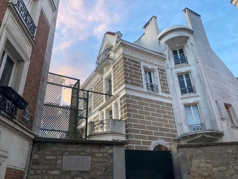 Paris: Montmartre Guided Walking Tour with Tastings - Explore the Heart of Montmartre in Just 2 Hours