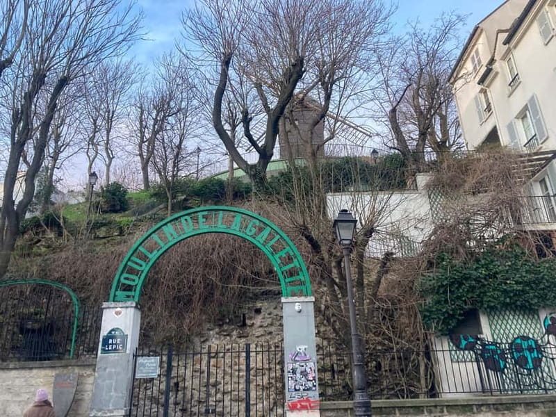 Paris: Montmartre Guided Walking Tour with Tastings - Tasting French Delicacies at Secret Stops