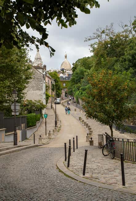 Paris: Montmartre hidden gems walking Tour with Local Guide - Why This Tour Stands Out