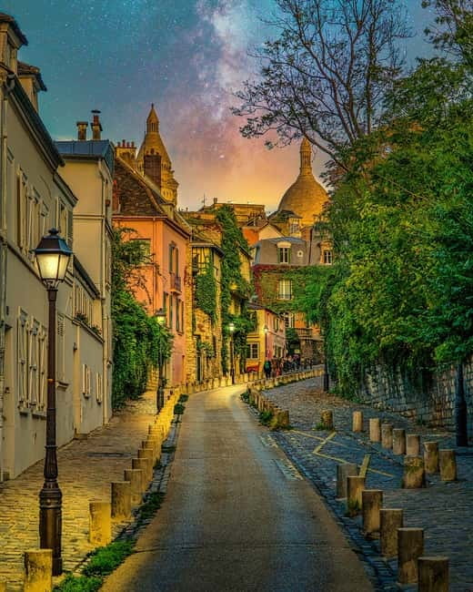 Paris: Montmartre Highlights Walking Tour with a Local Guide - Why This Montmartre Tour Ranks Highly