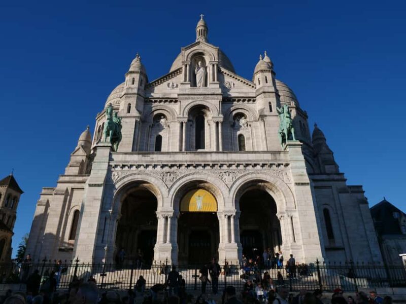 Paris: Montmartre Must-See Walking Tour with a Local Guide - The Guide Experience and Group Atmosphere