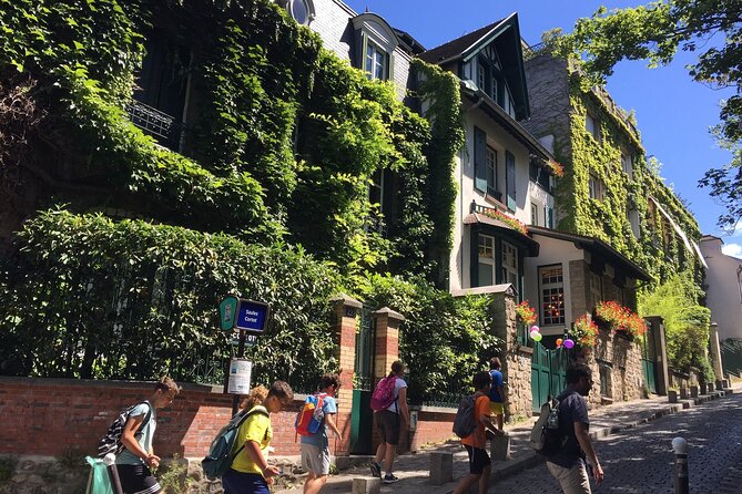 Paris: Montmartre Semi-Private Guided Walking Tour - Visiting the Sacré Coeur for Breathtaking Views