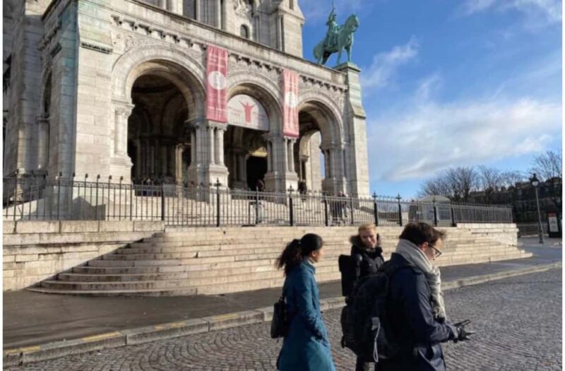Paris: Montmartre Tour with Moulin Rouge and Sacré-Cur - Visiting the Oldest Cabaret: Au Lapin Agile