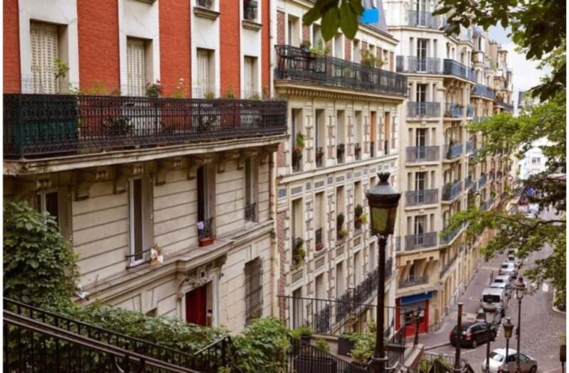 Paris: Montmartre Tour with Moulin Rouge and Sacré-Cur - Climbing to Sacré-Cœur and Its Artistic Interior