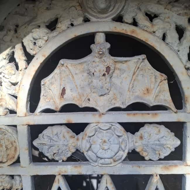 Paris: Myths and Legends of the Père Lachaise Cemetery in Spanish - Practical Tips for the Tour