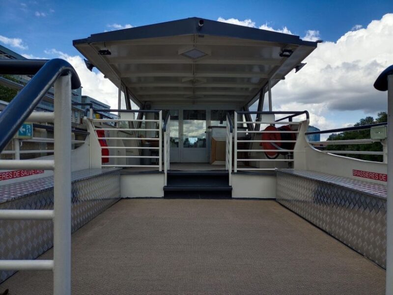 Paris: New Year's Eve Dinner Cruise with Dance Floor Party - Key Points