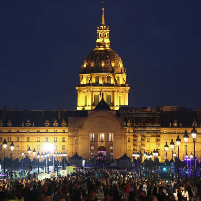 Paris: Night City Tour in a van for up to 7 people - Explore Paris by Night in a Comfortable Van for Up to 7 People