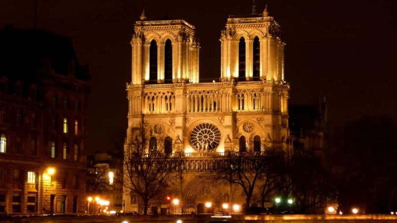 Paris: Night City Tour in a van for up to 7 people - Night View of the Eiffel Tower and the Champs-Élysées