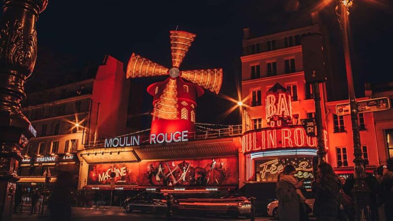 Paris: Night City Tour in a van for up to 7 people - A Relaxed and Accessible Night Tour