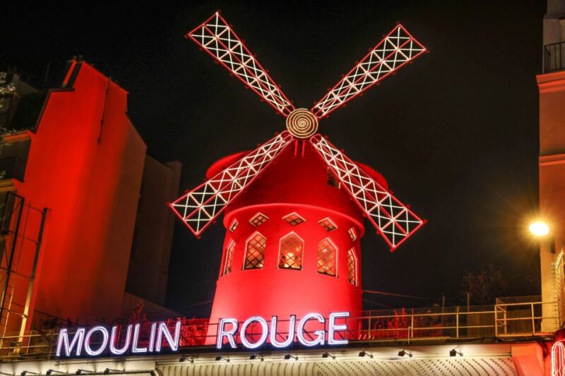 Paris: Night City Tour in a van for up to 7 people - Who Will Appreciate This Night Tour?