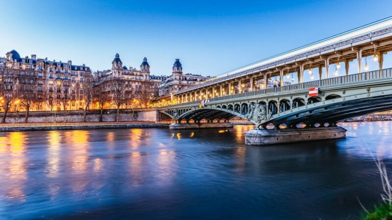 Paris: Night River Cruise On The Seine With Waffle Tasting - Tips for a Great Experience
