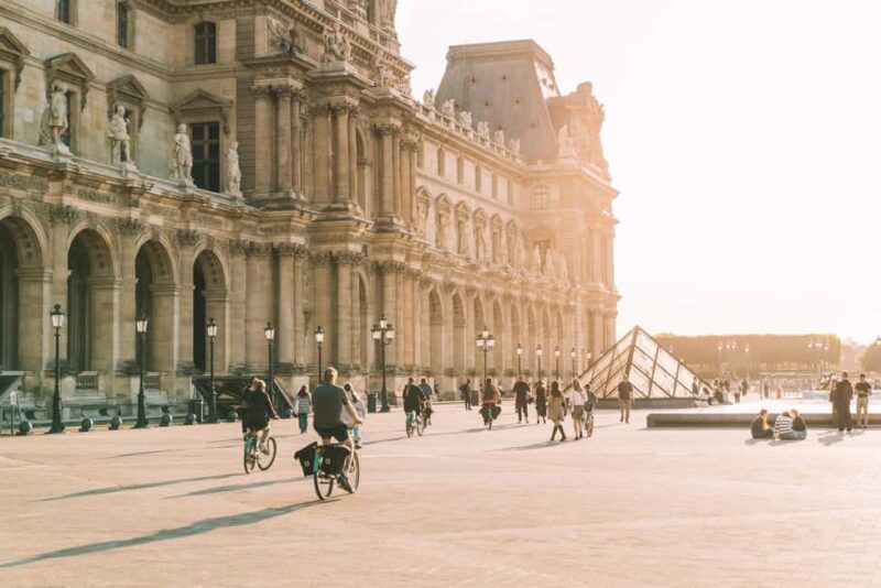 Paris: Night Small-Group Bike Tour & Boat Cruise - Discover Paris’s Iconic Sights on Two Wheels and Water