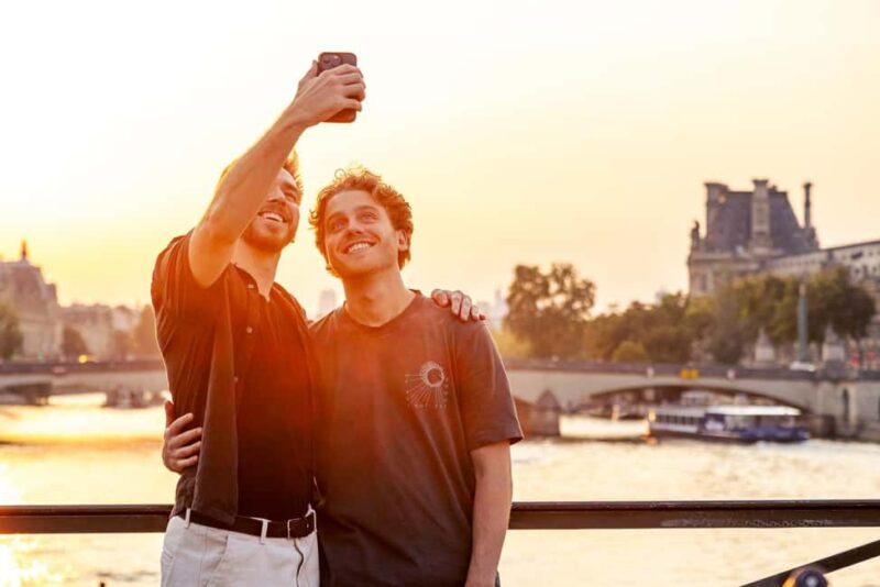 Paris: Night Small-Group Bike Tour & Boat Cruise - Guide Expertise and Guest Experience