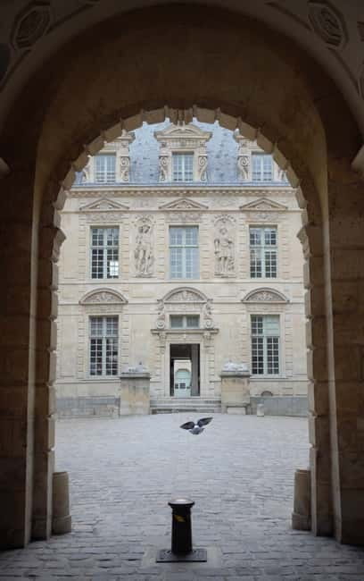 Paris: North & South Marais Food and Wine Tour - Practical Logistics and Meeting Point Details