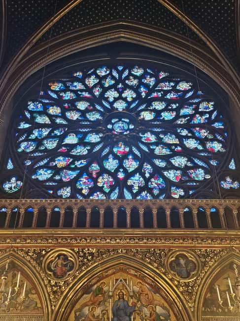 Paris: Notre Dame Cathedral Access & Outdoor Walking Tour. - Practical Details: Meeting Point and Group Size