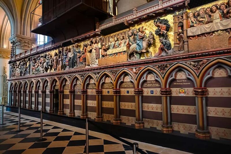 Paris: Notre-Dame Cathedral and Sainte-Chapelle Guided Tour - Exploring Notre-Dame: From Construction to Resilience