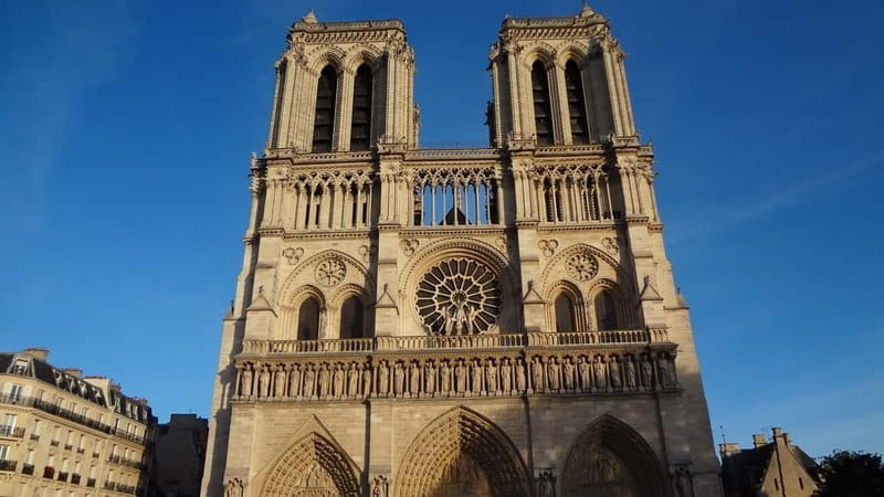 Paris: Notre Dame Exterior Private Guided Tour - Meeting Point at Charlemagne et ses leudes, Parvis Notre Dame
