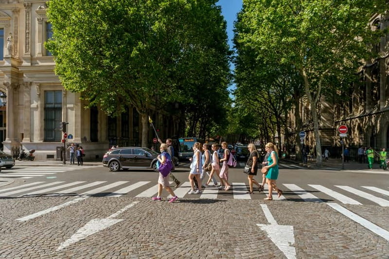Paris: Notre-Dame Guided Tour with Access to the Cathedral - Catch Outside Views of Sainte-Chapelle and the Conciergerie