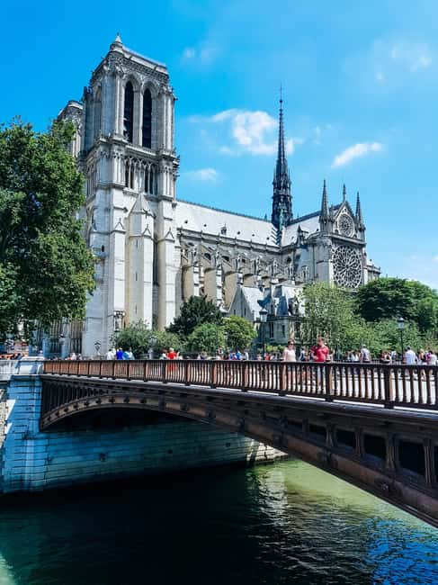 Paris: Notre-Dame Professional Guided Tour with Free Entry - The Value of the Tour for Notre-Dame Enthusiasts
