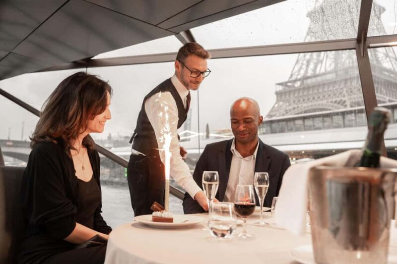 Paris : NYE Special Diner Cruise on the Seine River - Paris : NYE Special Diner Cruise on the Seine River