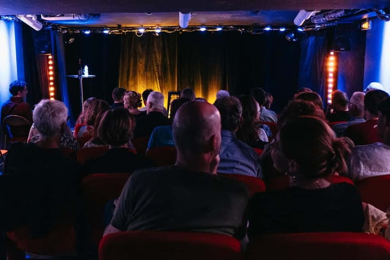 Paris: Oh My God She's Parisian! English Comedy Show - The Audience Interaction and Performance Style