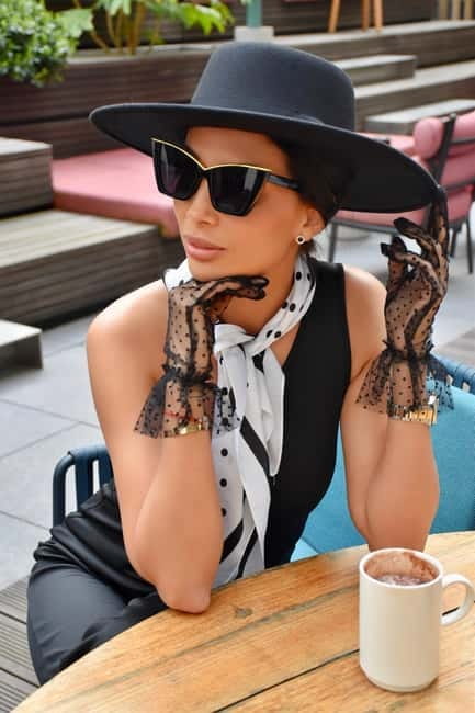 Paris: Old Money Photo Shoot with Outfits and Accessories - The Charm of Vintage Outfits and Accessories