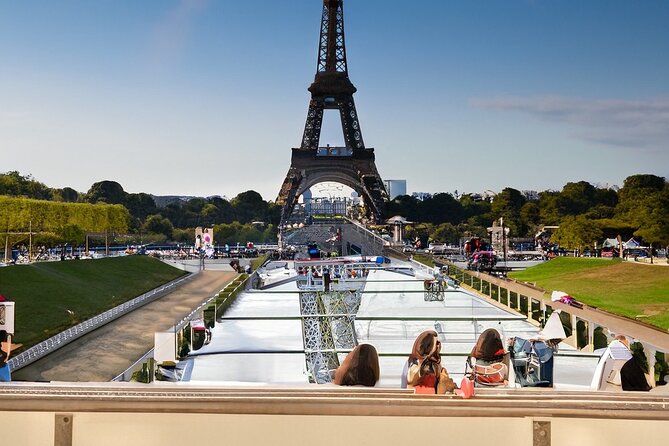 Paris Olympic Venue Highlight: Car Tour - Louvre Pyramids and the Historic Square of Place de la Concorde