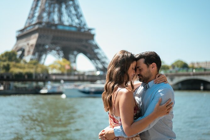 Paris One-Hour Private Photo Shoot - Artistic and Authentic Vibes in Montmartre