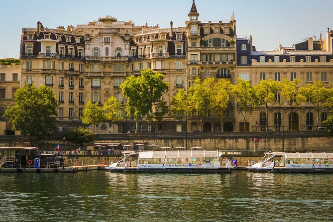 Paris - One Hour Seine River Cruise with Recorded Commentary - Handling Overcrowding and Long Lines