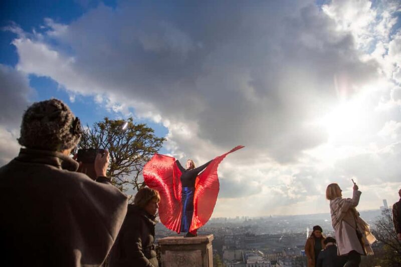 Paris: Opera Singer Guide in Montmartre - The Unique Role of Veronica Antonelli as Guide and Singer