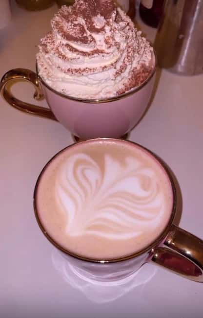 Paris : Painting experience in an art cafe - The Artistic Guidance: Friendly, Encouraging, Professional