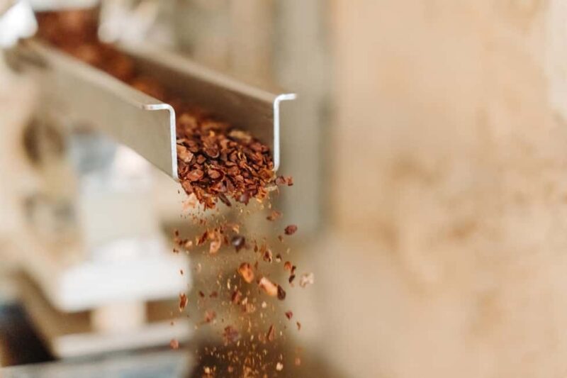 Paris: Pastries and Chocolate Walking Food Tour - Tasting Delicate Macarons from a Modern Pâtisserie