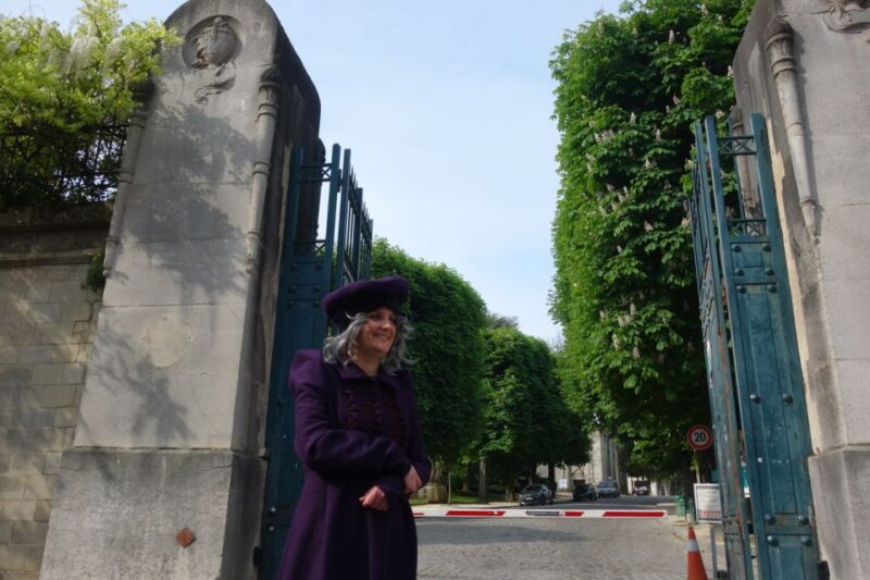 Paris: Père Lachaise Cemetery Guided by the Great Sibylle - Marie-Anne Lenormand’s Theatrical and Humorous Approach
