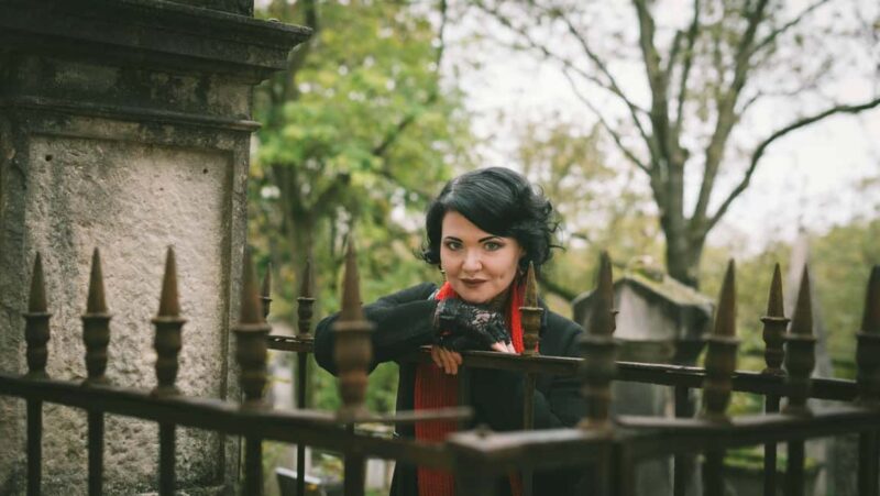 Paris: Père Lachaise Cemetery Guided Walking Tour - Discovering Père Lachaise’s Iconic Graves