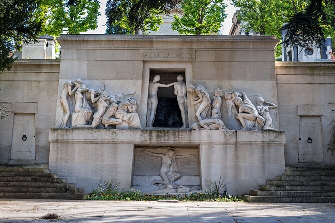 Paris Père Lachaise Cemetery Love Affairs and Death Walking Tour - The Guide’s Role in Bringing the Cemetery to Life