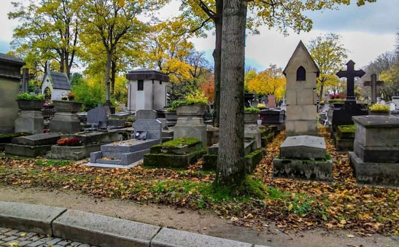 Paris: Père Lachaise Cemetery Visit with Seine River Cruise - Highlights of the Graves of Famous Personalities