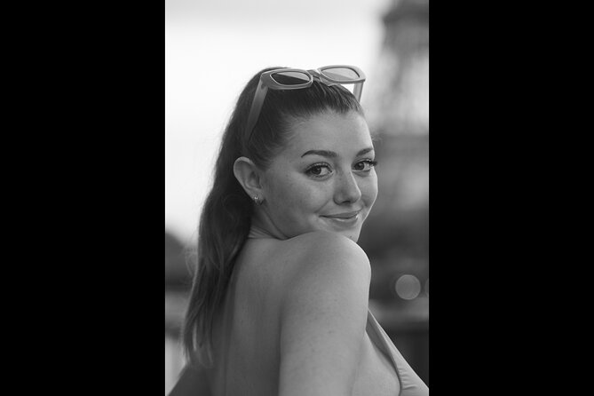 PARIS PHOTO - Joyful stroll for a Private Professional Shoot - Meeting at the Heart of Paris for an Authentic Photo Experience