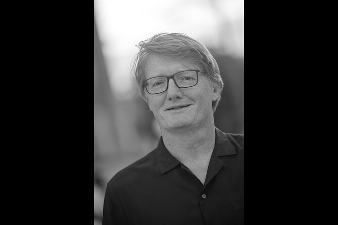 PARIS PHOTO - Joyful stroll for a Private Professional Shoot - Iconic Parisian Spots and Scenic Backgrounds for Photos