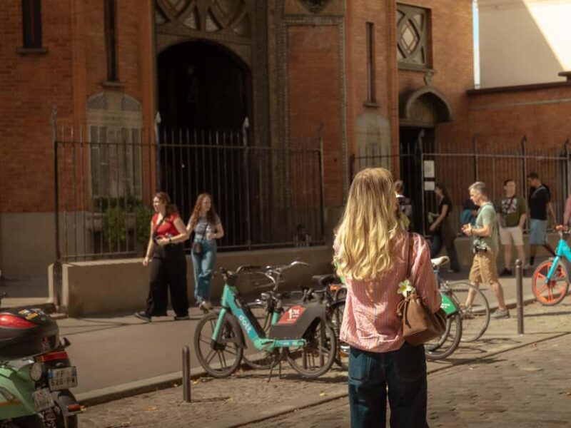 Paris: Photo shoot & cinematic mini-film in Montmartre - Why This Tour Stands Out in Montmartre