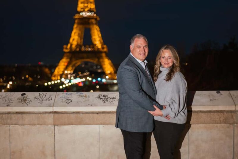 Paris photographer 1 hour near the Eiffel Tower or in Paris - How the Photographer Guides You During the Session