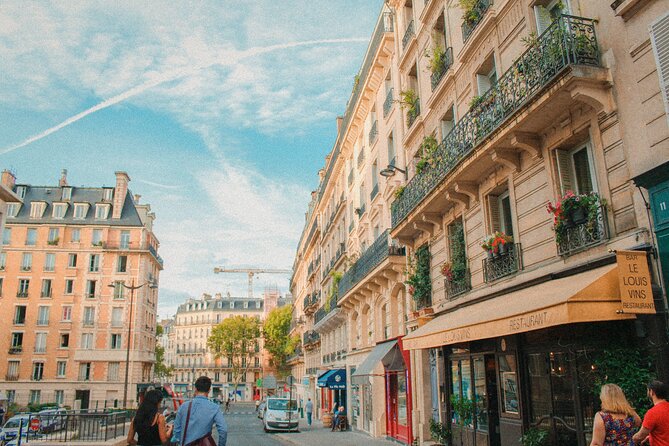 Paris Photography Tour - Self Guided Tour of Paris' Top Instagram Spots - Seine Quais: A Treasure Trove of Books and Art